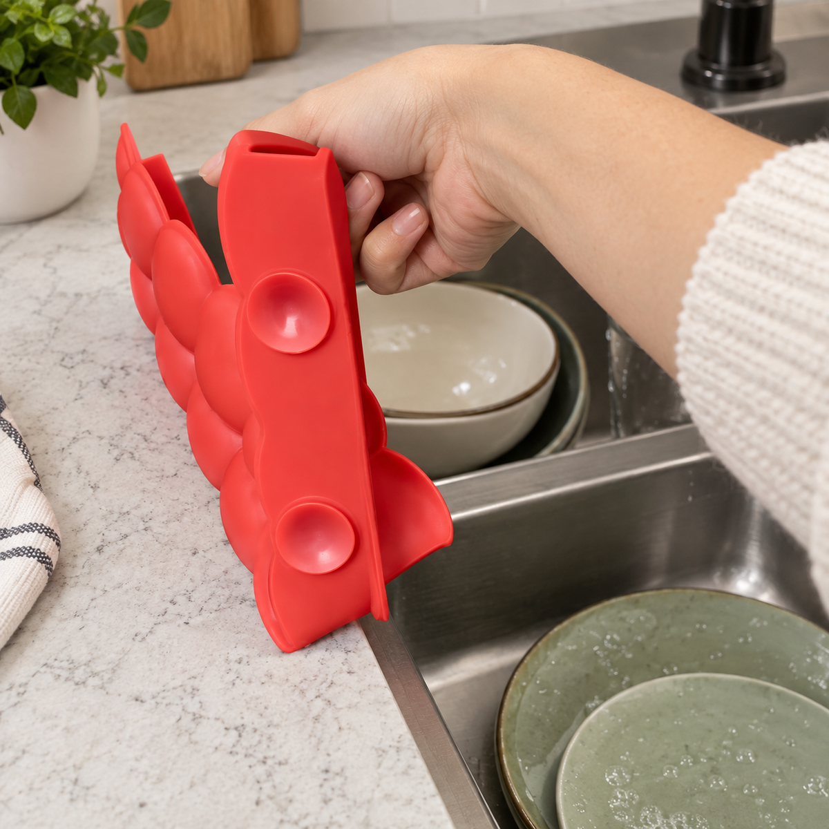Silicone Sink Splash Guard with Suction Cups, Kitchen Water Blocking Barrier